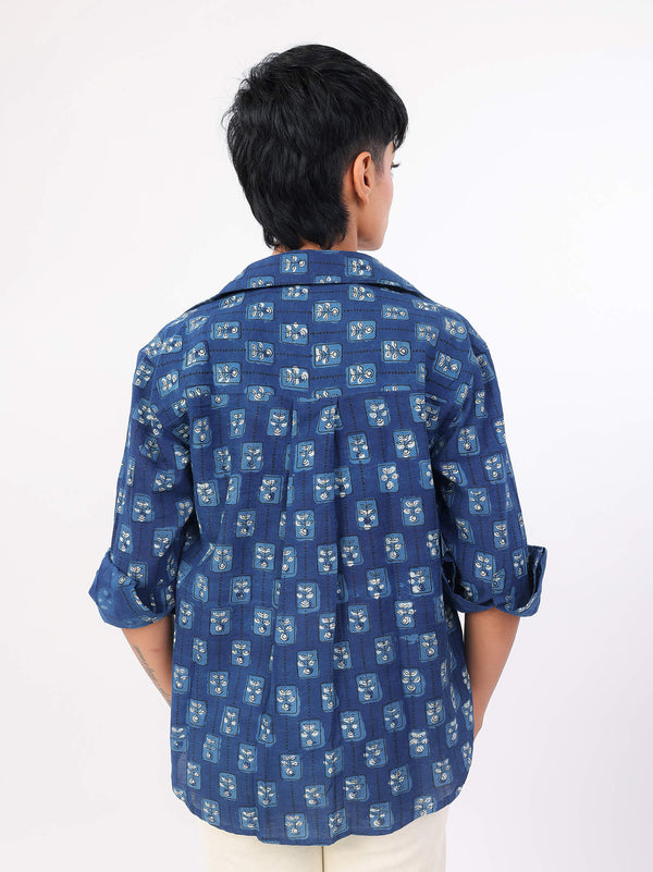 Women wearing a indigo patterned shirt on a white background